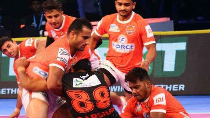 वीवो प्रो कबड्डी सीज़न छह के मुक़ाबले में पुणेरी पलटन से हरा हिरयाणा स्टीलेरस PUNERI PALTAN